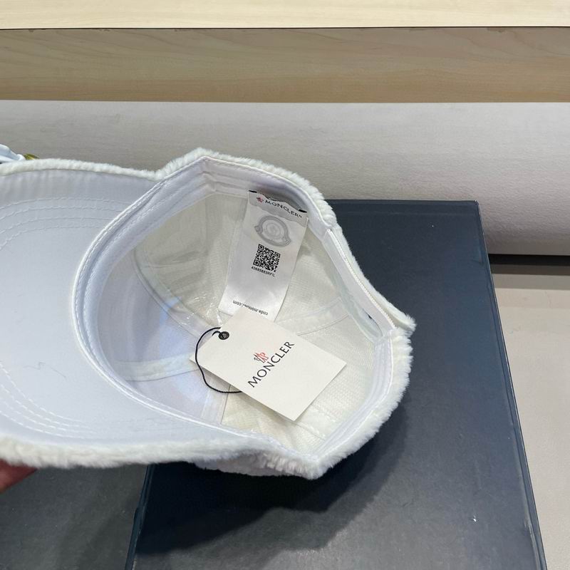 Moncler hat (1)