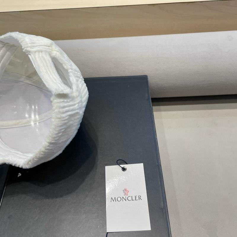 Moncler hat (2)