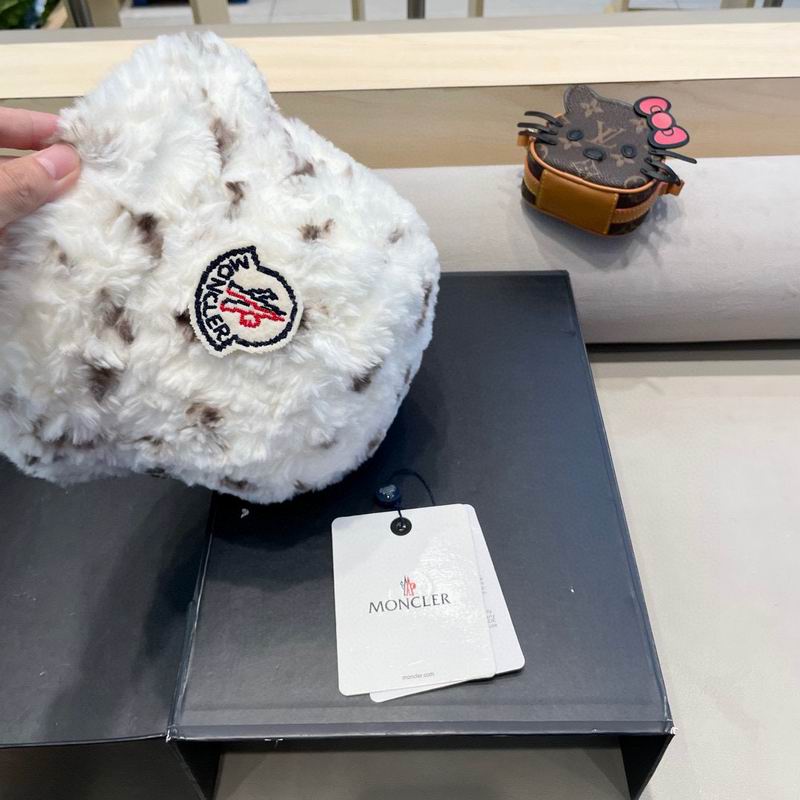 Moncler hat (2)