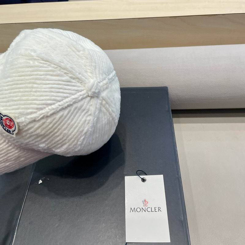 Moncler hat (3)