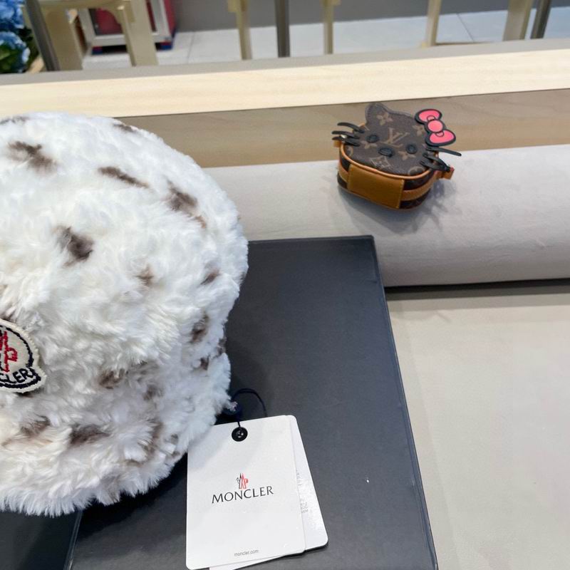 Moncler hat (3)