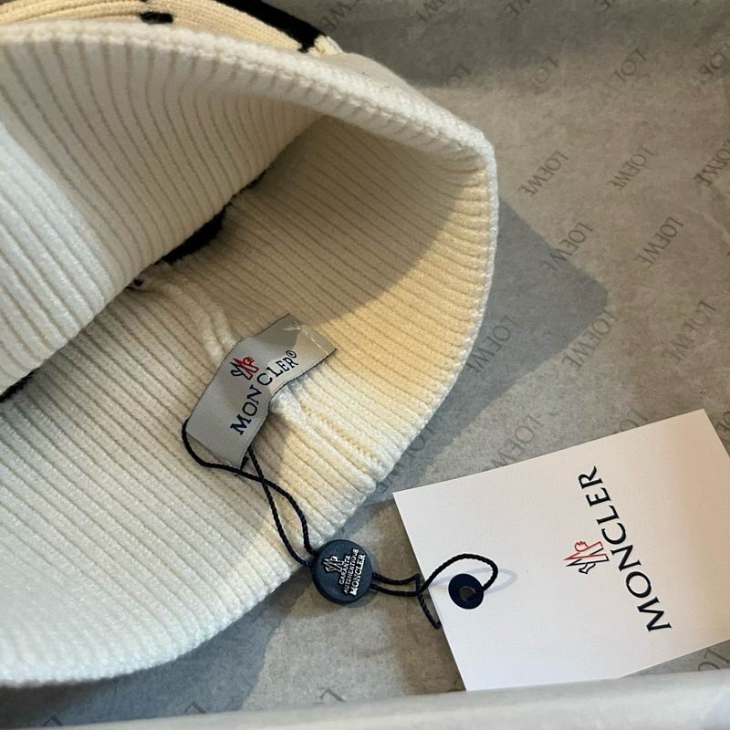 Moncler hat dx (1)