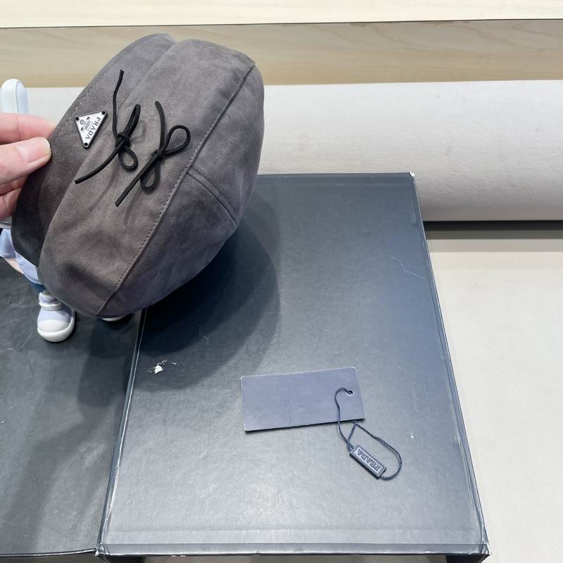 Prada beret (20)