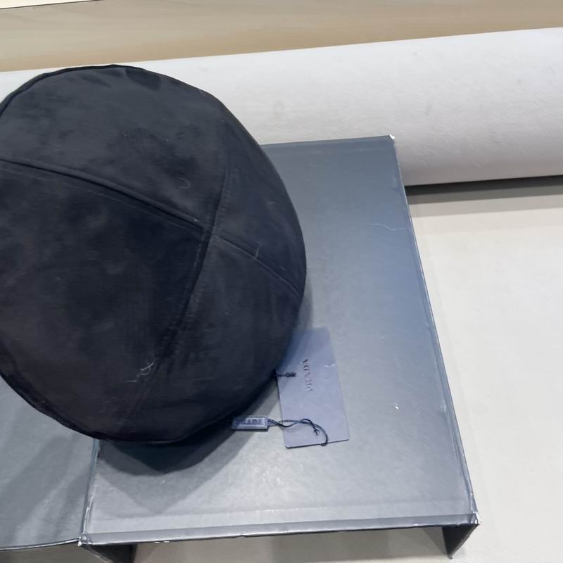 Prada beret (34)