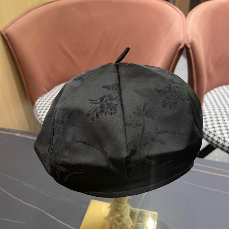 Prada beret (38)
