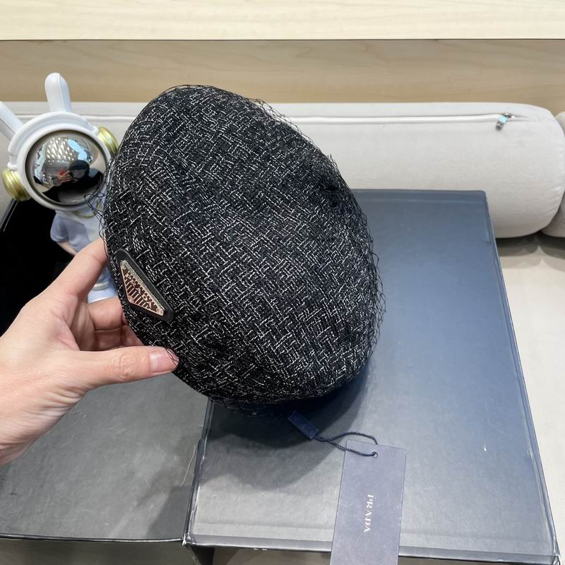 Prada beret (39)
