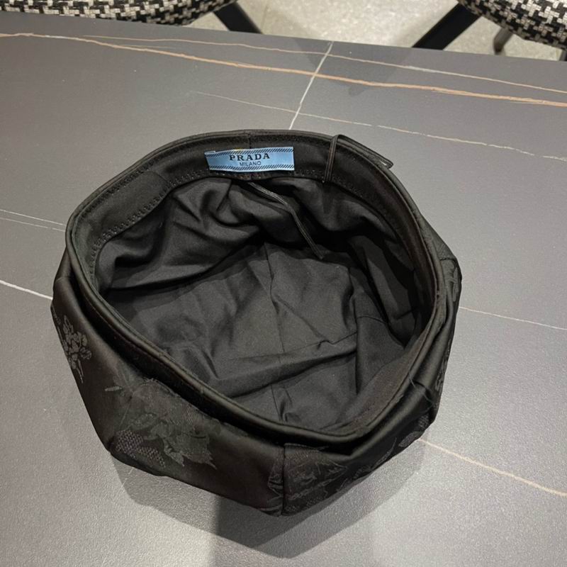 Prada beret (39)