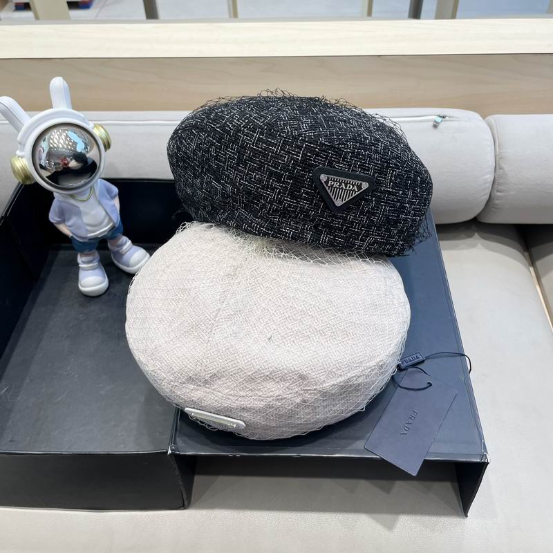Prada beret (41)