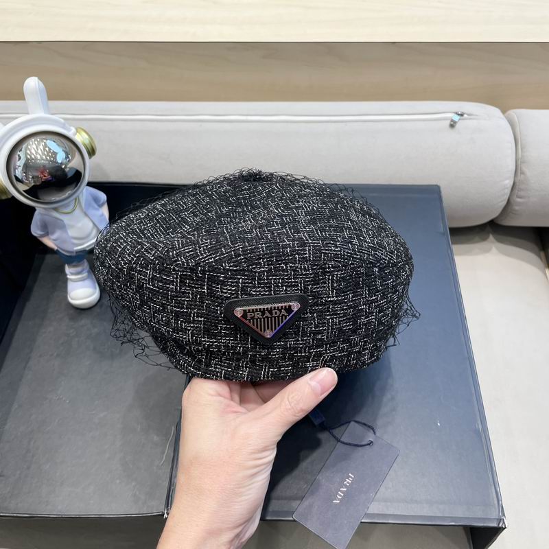 Prada beret (42)