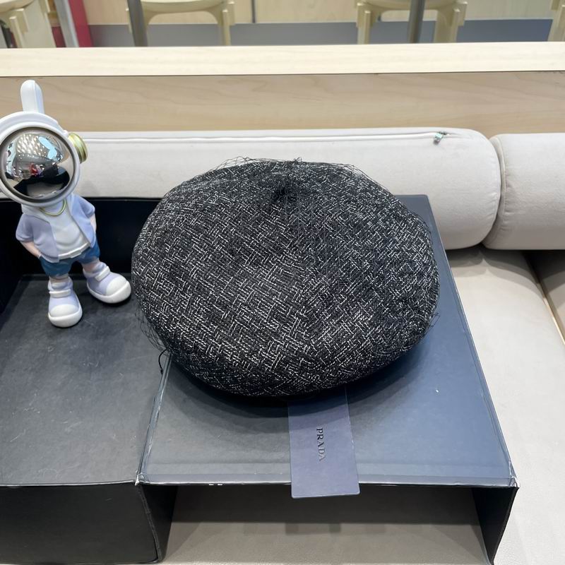 Prada beret (44)