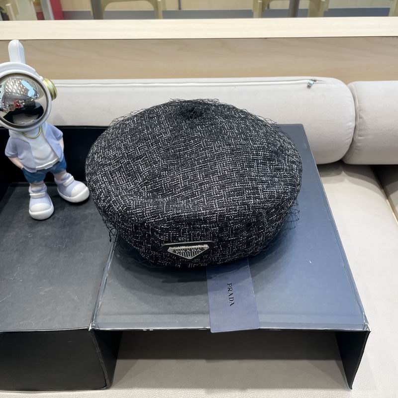 Prada beret (45)