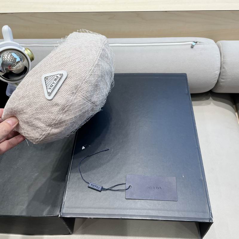 Prada beret (48)