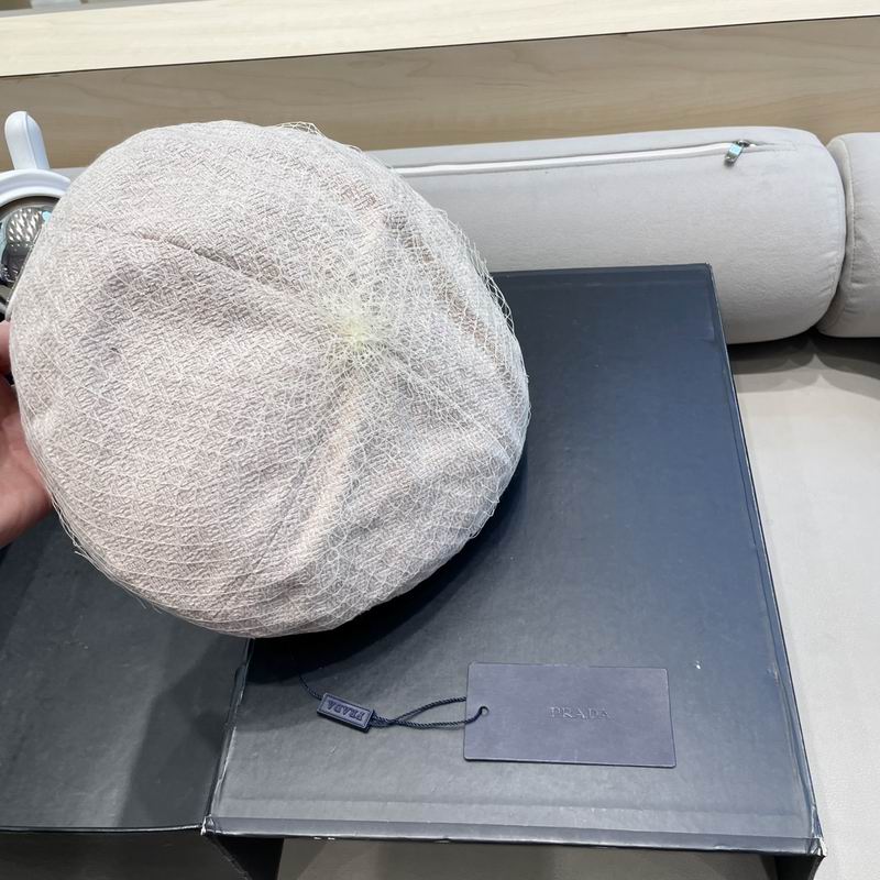 Prada beret (49)