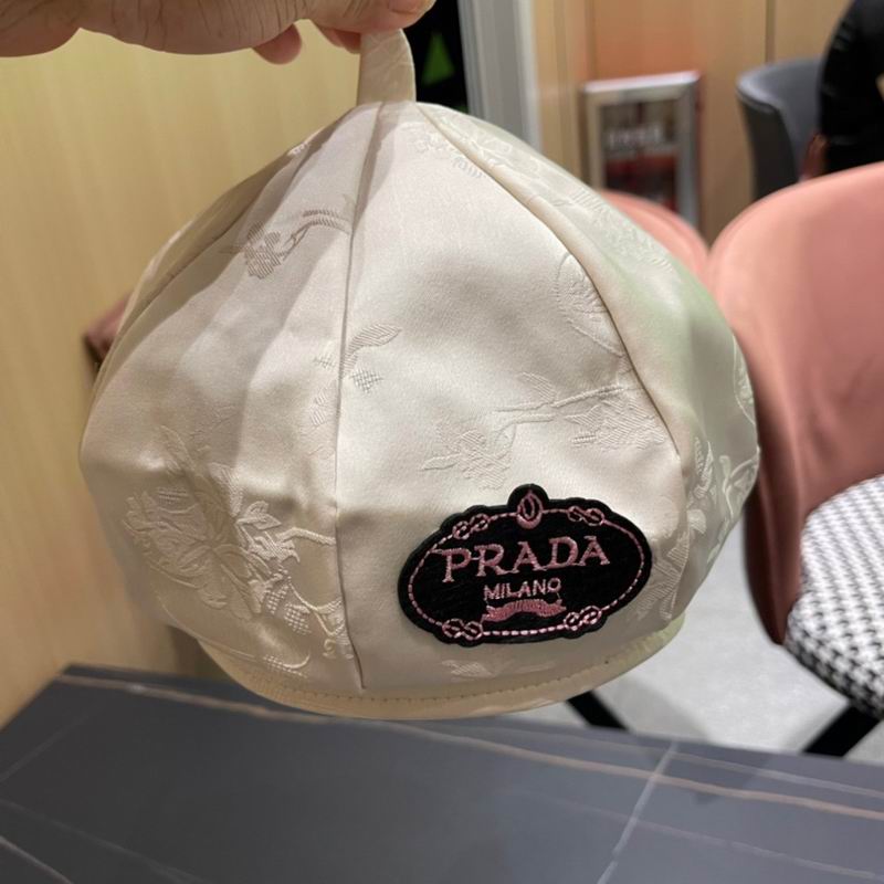 Prada beret (50)