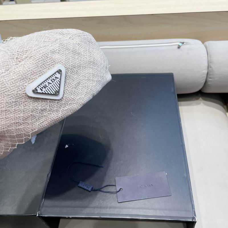 Prada beret (52)