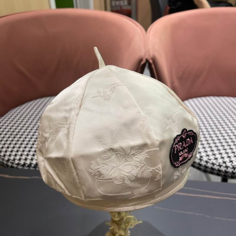 Prada beret (54)