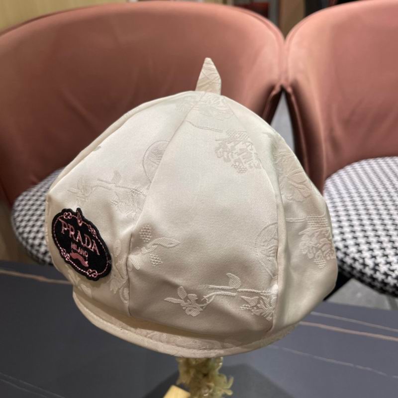 Prada beret (55)