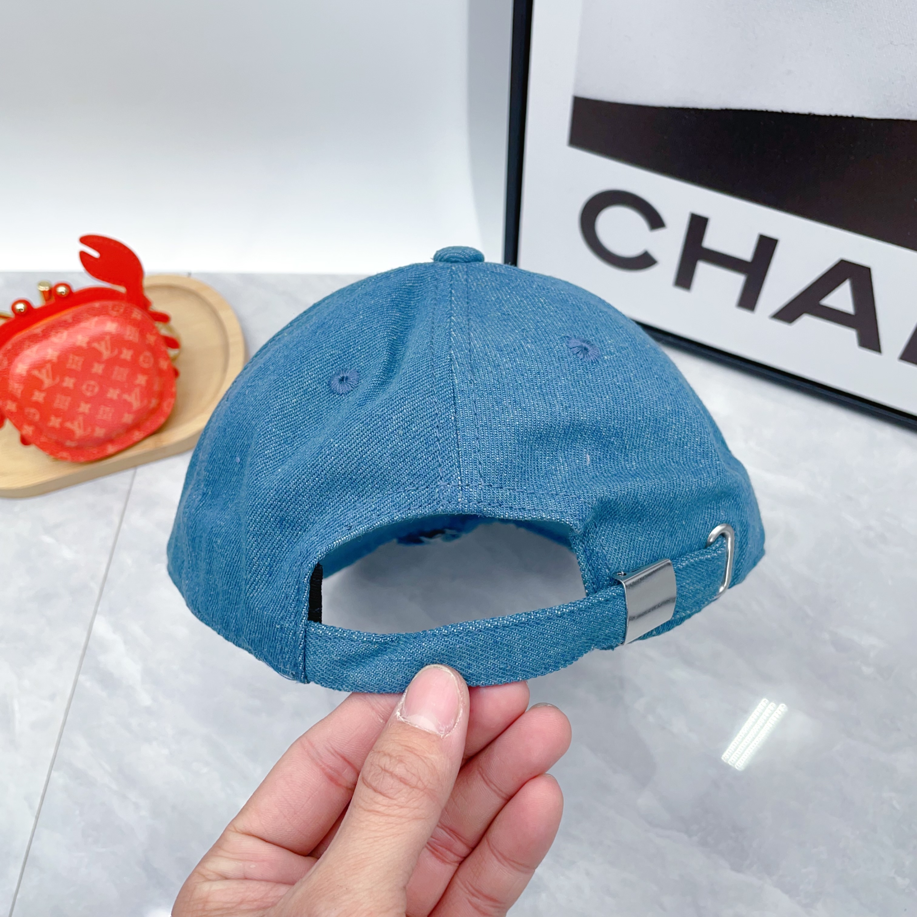 Prada cap dx (3)