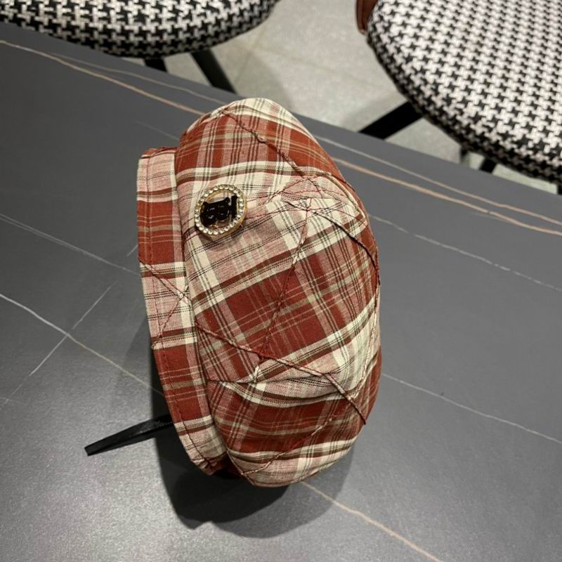 Burberry beret (28)