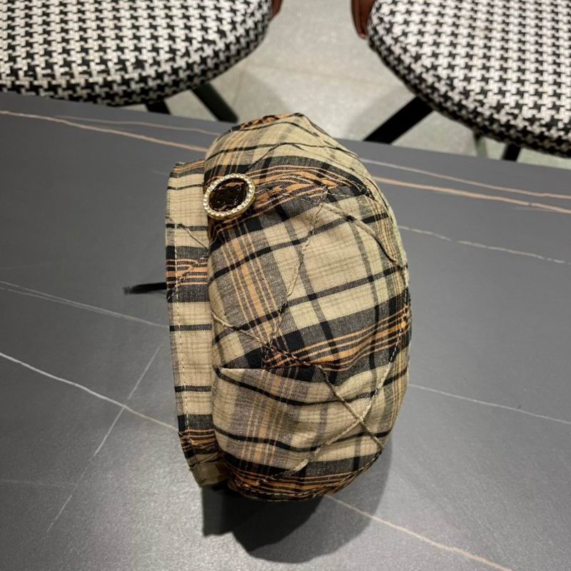 Burberry beret (39)