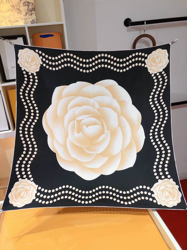 Chanel silk scarf 90X90cm E13 (1)