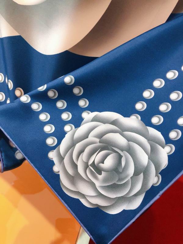 Chanel silk scarf 90X90cm E13 (11)