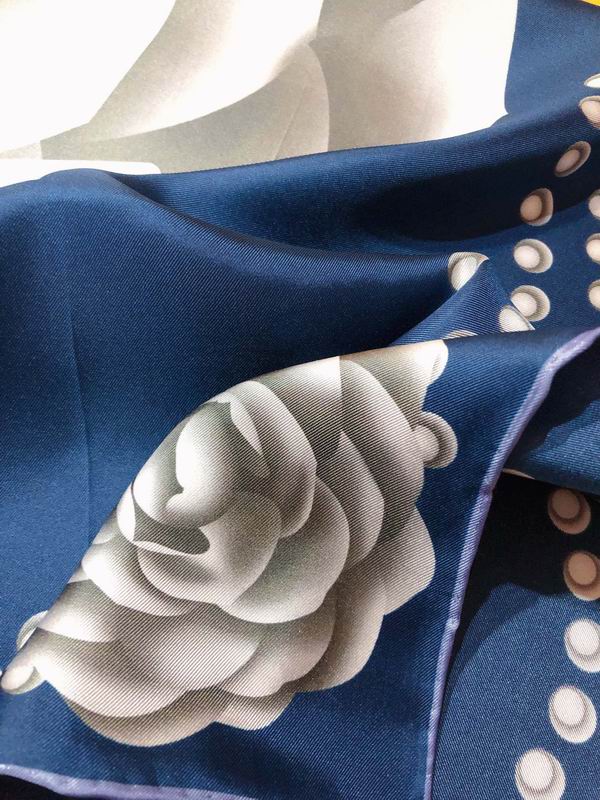 Chanel silk scarf 90X90cm E13 (15)