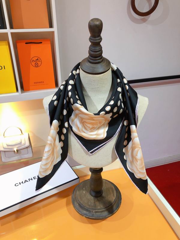 Chanel silk scarf 90X90cm E13 (2)