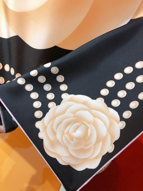 Chanel silk scarf 90X90cm E13 (3)