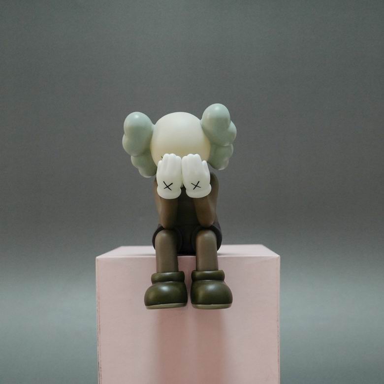 Kaws 12 6 9cm 110g m  (4)
