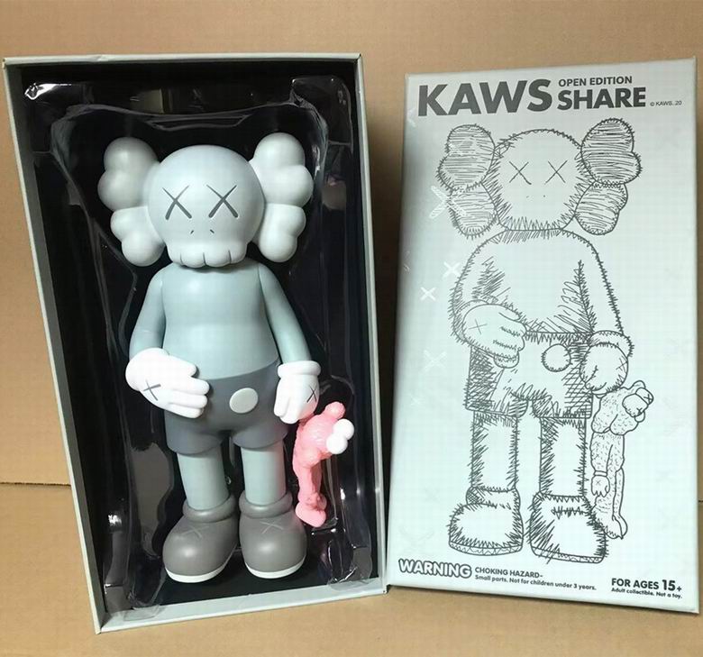 Kaws 12x8x31cm m  (10)