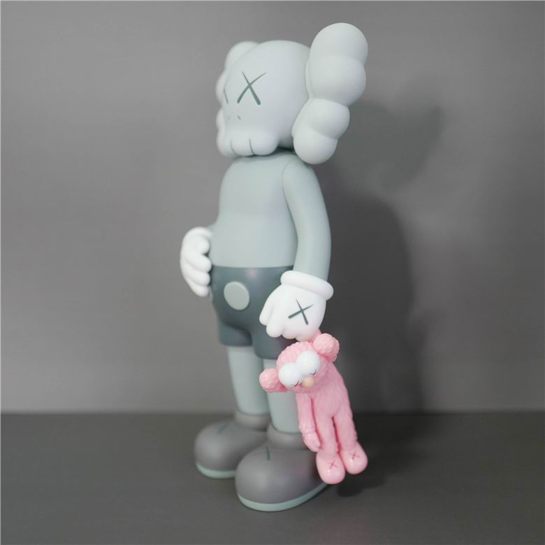 Kaws 12x8x31cm m  (4)