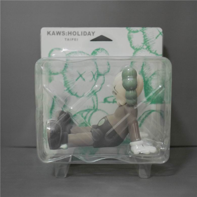 Kaws 13x17x13cm m  (10)