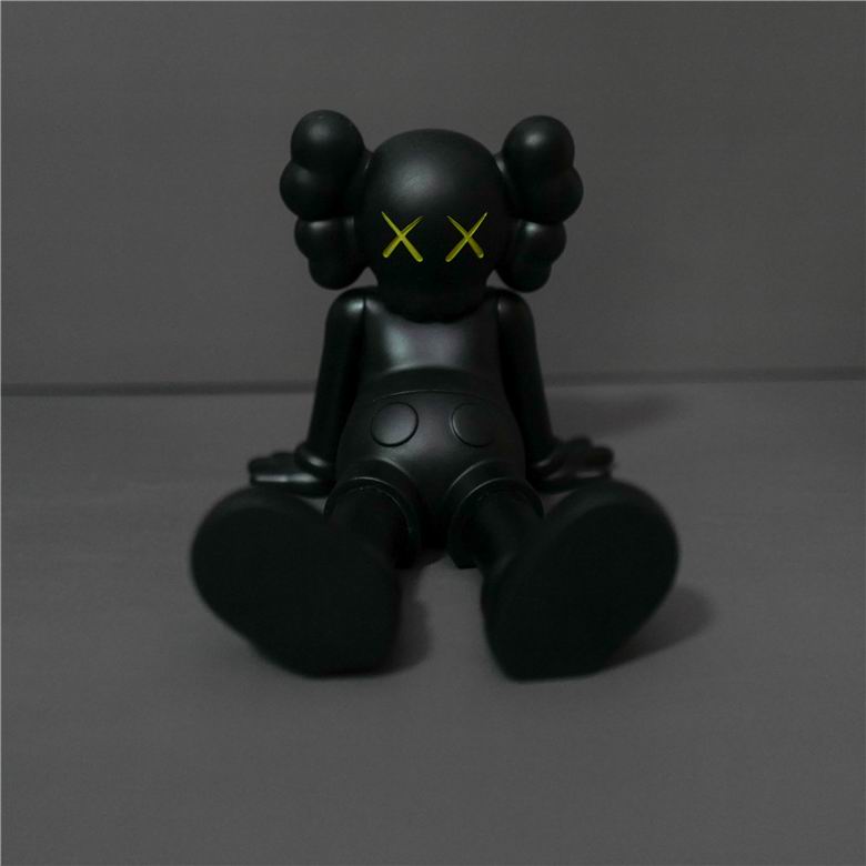 Kaws 13x17x13cm m  (4)