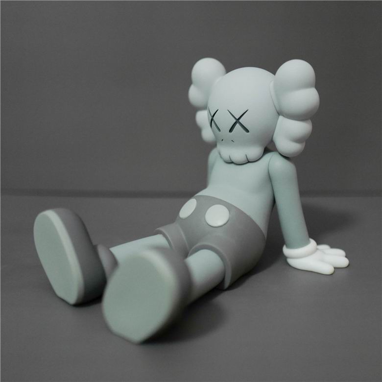 Kaws 13x17x13cm m  (7)