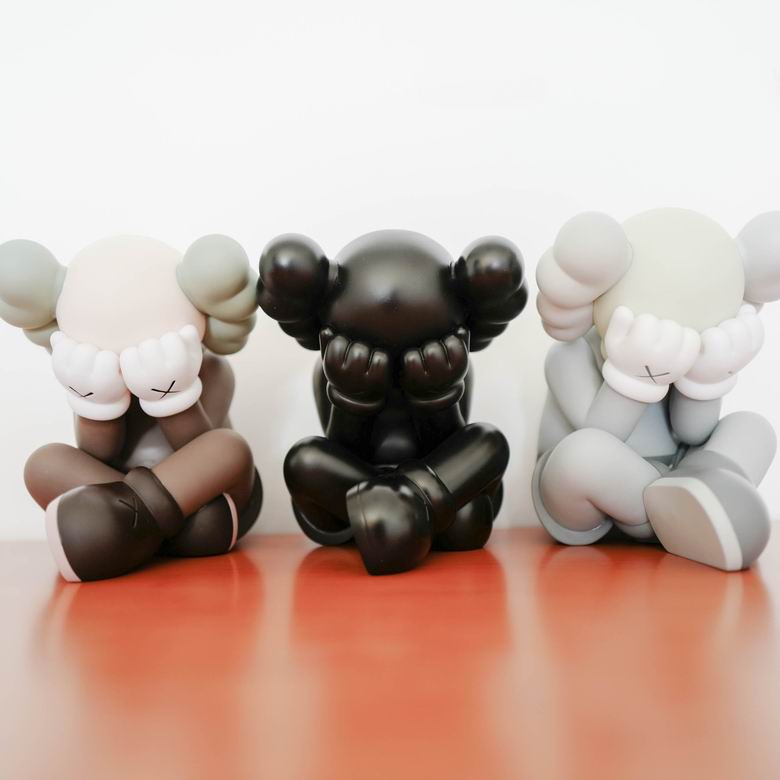 Kaws 13x20x20cm 700g m   (1)