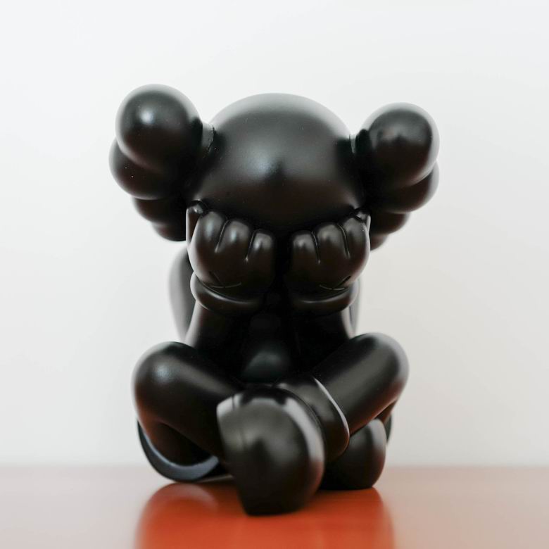 Kaws 13x20x20cm 700g m   (3)