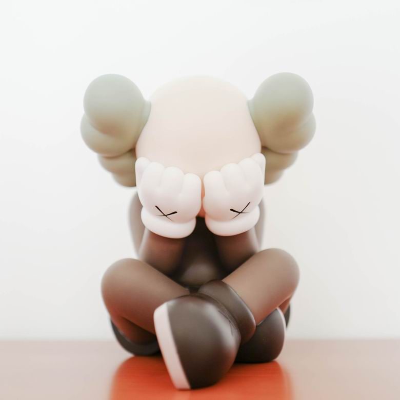 Kaws 13x20x20cm 700g m   (4)