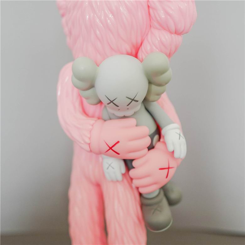 Kaws 14 10 31cm m  (3)