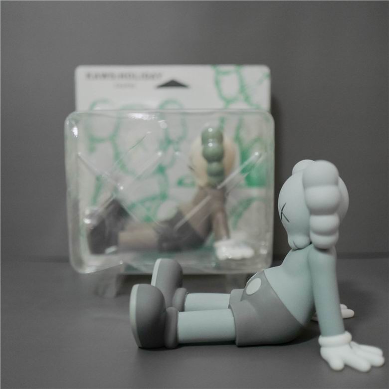 Kaws 14 13 16cm 460g   (1)