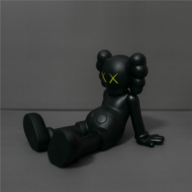 Kaws 14 13 16cm 460g   (4)