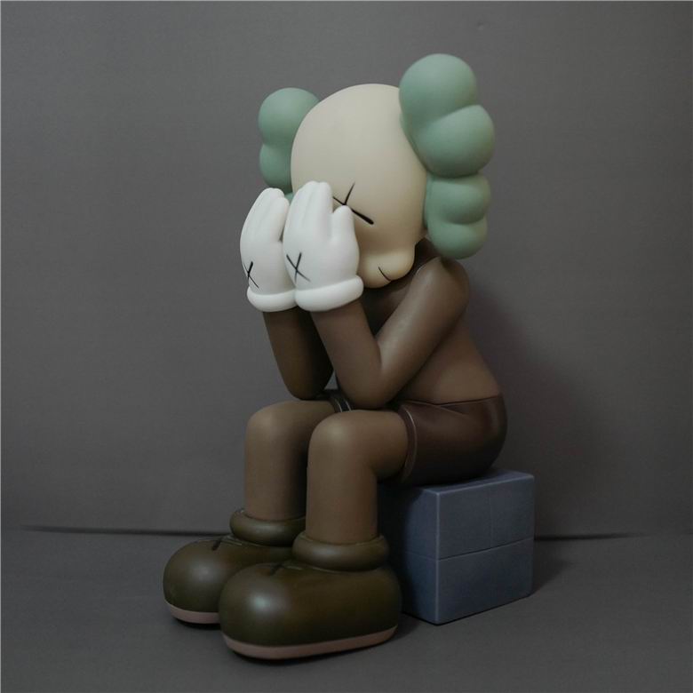Kaws 14 22 28cm   (3)