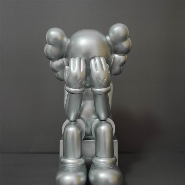 Kaws 14 22 28cm   (4)