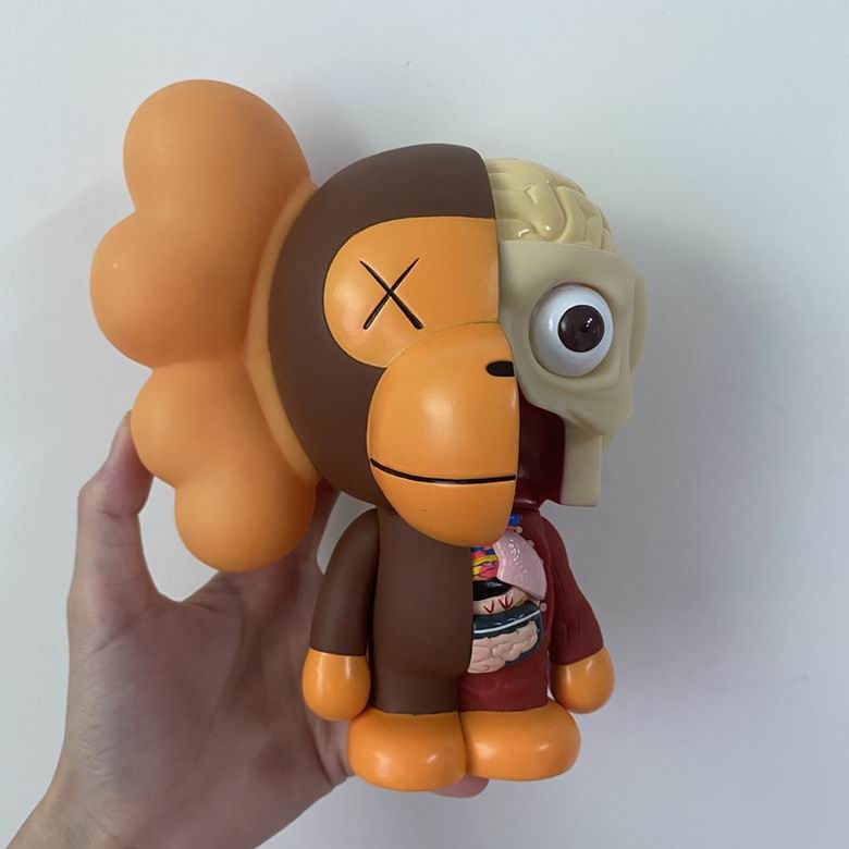 Kaws 18x15x11cm 550g   (2)