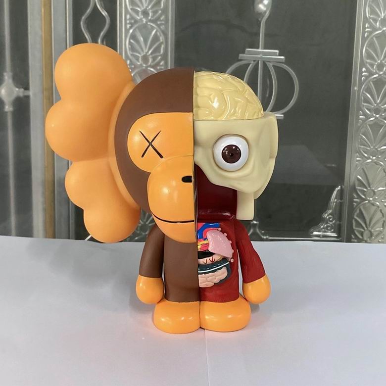 Kaws 18x15x11cm 550g   (3)
