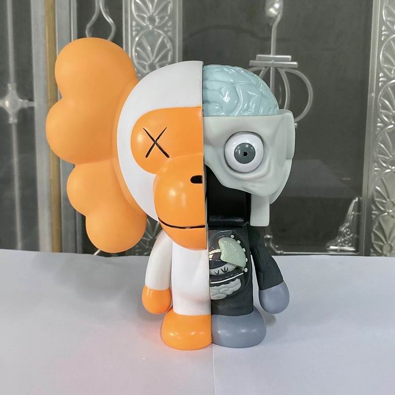 Kaws 18x15x11cm 550g   (4)