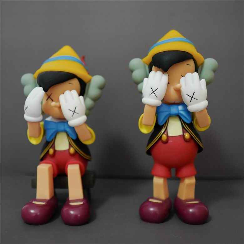 Kaws 22 27 47cm   (2)