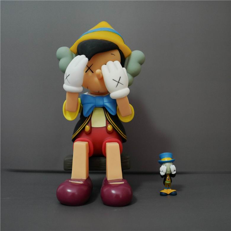 Kaws 22 27 47cm   (4)