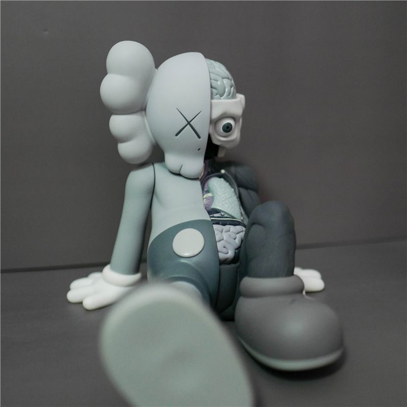 Kaws 23cm  (3)