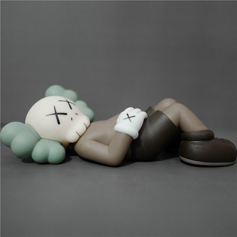 Kaws 24x11x6cm m  (2)